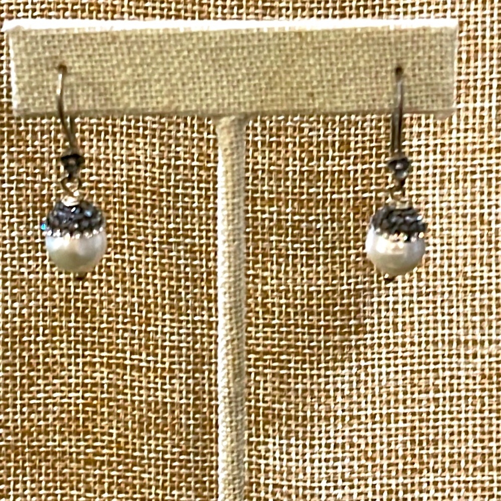fresh water pearls white with clear and hematite handset crysta